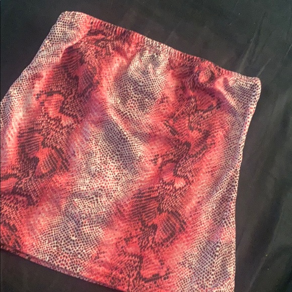 Pink snake skin tube top - Picture 2 of 3